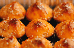 Запеченные суши с лососем в Киеве