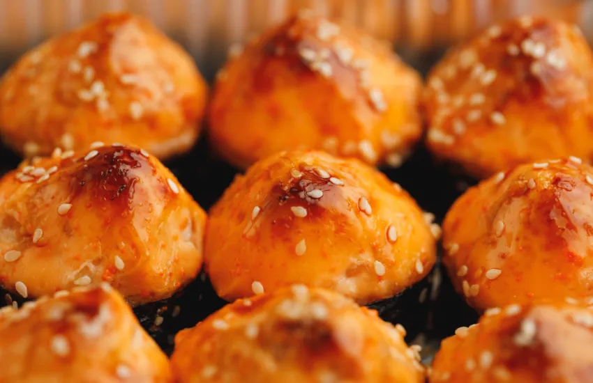 Запеченные суши с лососем в Киеве