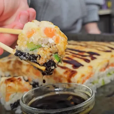 Запеченный суши торт с креветками